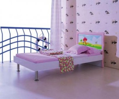 ZUZIA poste�; ru�ov�